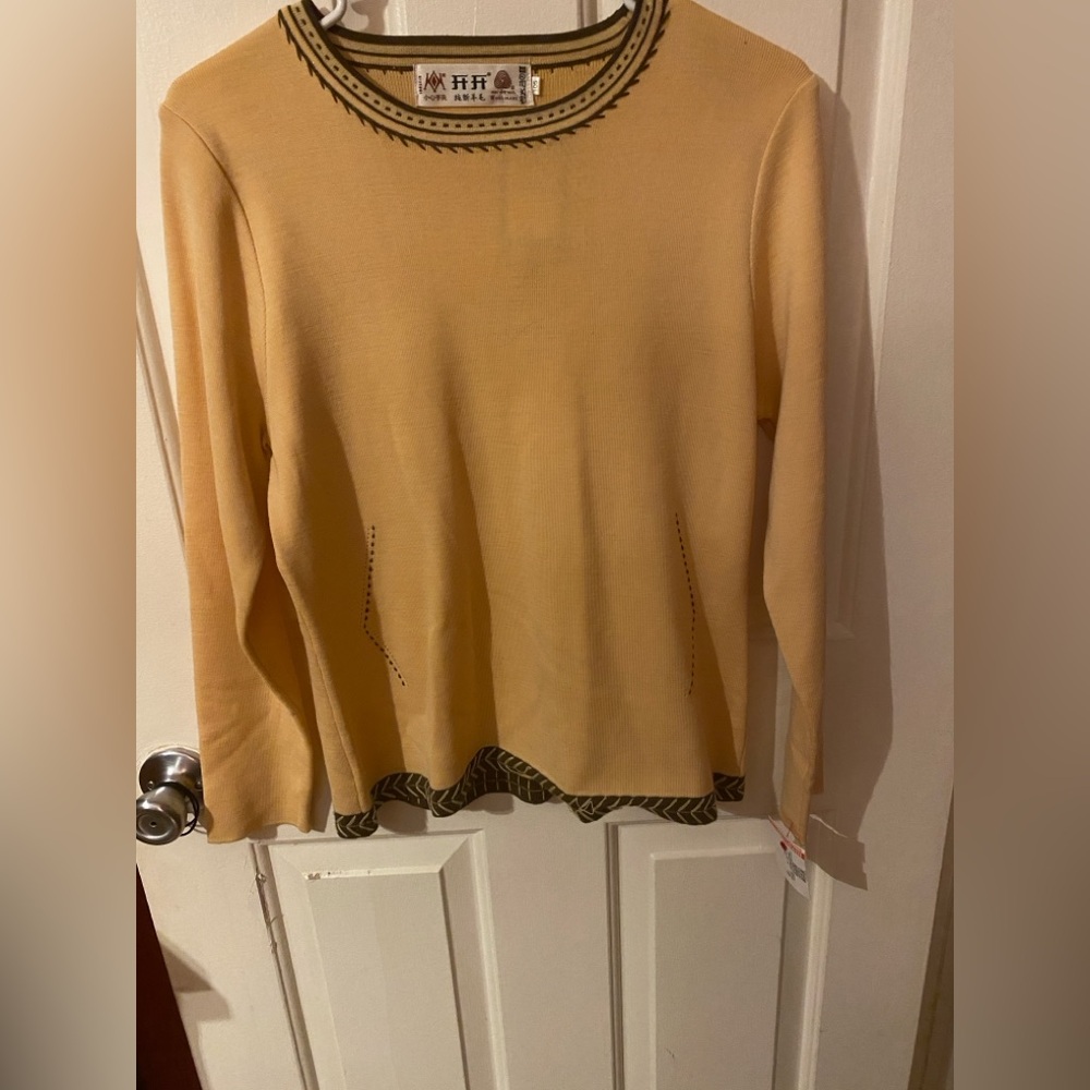 BNWT Authentic Woolmark Top